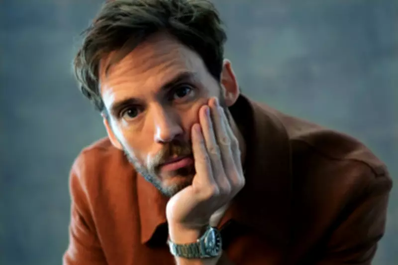 Sam Claflin Opens Up About Hollywood Body Pressure and Daily Body Dysmorphia Struggle