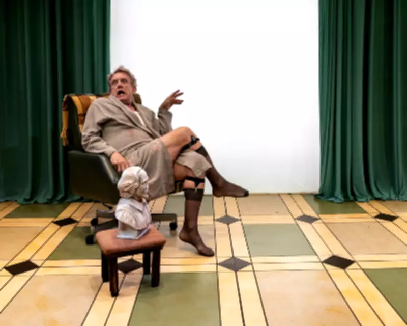 Simon Burke's 'Elocution' at Belvoir Theatre: A Review of Benjamin Franklin's Legacy