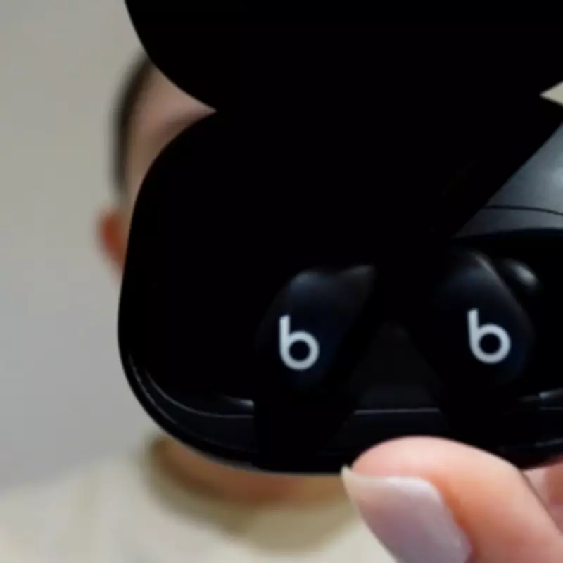 Tech Expert Reveals Three Reasons Why Rival Earbuds Outperform AirPods for Gym Sessions