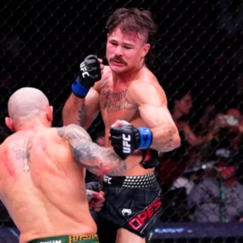 UFC Star Suffers Double Foot Fracture in Volkanovski Title Rematch Defeat