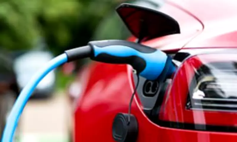 UK Electric Vehicles Fail to Cut Carbon Emissions, Scientists Warn in Net Zero Study