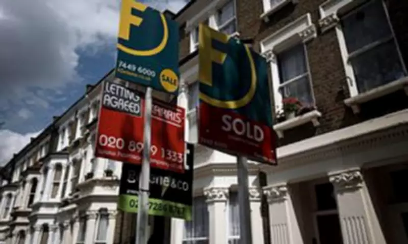 UK House Prices Surpass £300,000 Milestone for First Time Ever