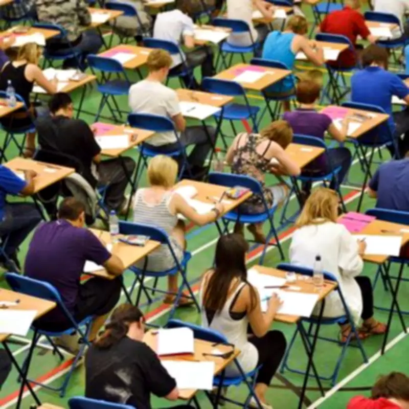 University Admissions Under Fire as Thousands with Low A-Level Grades Enrol