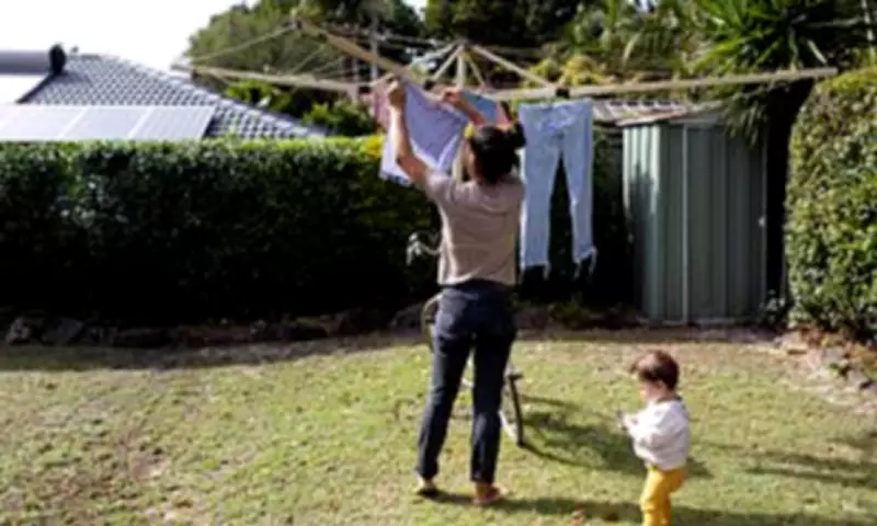 US Owner Puts Iconic Hills Hoist Up for Sale, Future of Aussie Backyard Staple Uncertain