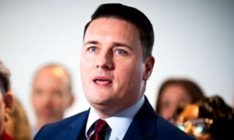Wes Streeting and Downing Street Clash Over Alleged Briefing and WhatsApp Leaks