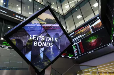 FTSE 100 Dips Amid Political Turmoil and US Retail Data