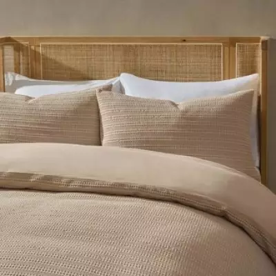 Luxury Hotel-Style Duvet Set Slashed to £18 in Dusk's Major Sale