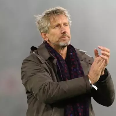 Van der Sar Baffled by Onana's Man Utd Struggles, Calls Goalkeeper 'Tremendous'