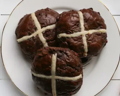 Woolworths Chocolate Hot Cross Buns Score Record 95% in Choice Taste Test