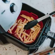 Air Fryer Cleaning: Simple Wipe-Down Prevents Stubborn Grease Build-Up