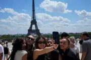 American Tourists Defy Political Tensions, Flock to France in Record Numbers