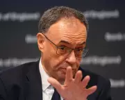 Bank of England Holds Rates Amid Weakening Economy and Persistent Inflation