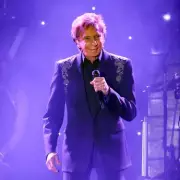Barry Manilow Cancels Tour Dates Following 'Depressing' Health Diagnosis