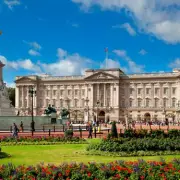 Buckingham Palace Seeks Live-In Kitchen Porter With No Experience Required
