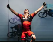 Cadel Evans' 'Lungs on Legs' Theatre Review: A Champion's Story on Stage