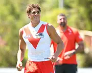 Charlie Curnow's Stunning Goal from the Pocket Lifts Carlton Over Swans