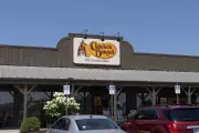 Cracker Barrel Clarifies Employee Dining Policy Amid Business Travel Guidelines