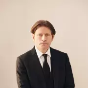 Crispin Glover Faces Battery and Assault Allegations from Former Girlfriend