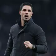 Ex-Arsenal Star Glenn Helder Backs Gunners for Dramatic Premier League Title Win