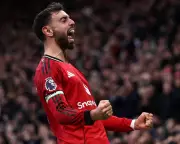 Fernandes Strike Seals United's Fourth Straight Win as Romero Sees Red
