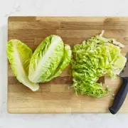 Kitchen Hack: Keep Lettuce Fresh for 14 Days with a Simple Towel Trick