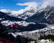 Lindsey Vonn's Knee Test Passed, Brignone's Comeback, and Snoop Dogg's Curling Selfie