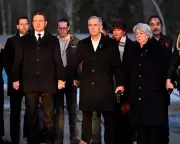 Mark Carney Joins Canadian Opposition Leader in Tribute to School Shooting Victims