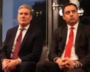 Sarwar's Calculated Gamble: Scottish Labour Leader Breaks with Starmer Amid Tight Holyrood Race