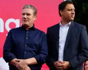 Scottish Labour Leader Anas Sarwar Urges Keir Starmer to Resign