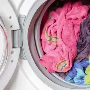 Simple Towel Trick Cuts Laundry Drying Time by Half in Winter