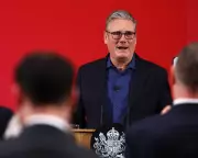 Starmer Apologises for Mandelson Appointment Amid Calls to Sack Top Aide