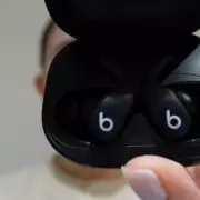 Tech Expert Reveals Three Reasons Why Rival Earbuds Outperform AirPods for Gym Sessions