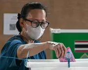 Thai Voters Cast Ballots as Three Major Parties Compete for Government