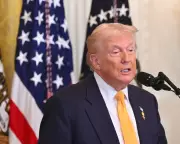 Trump Warns Starmer Against Chagos Islands Handover as 'Big Mistake'