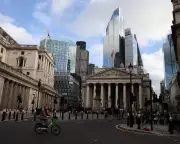 UK Economy Grew by 0.1% in Q4 2025, Driven by Production Sector