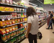 US Inflation Drops to 2.4% in January Amid Tariff-Driven Price Swings