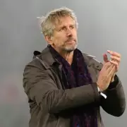 Van der Sar Baffled by Onana's Man Utd Struggles, Calls Goalkeeper 'Tremendous'