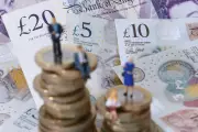 Women Outpace Men in Pension Contributions for First Time Since 2018