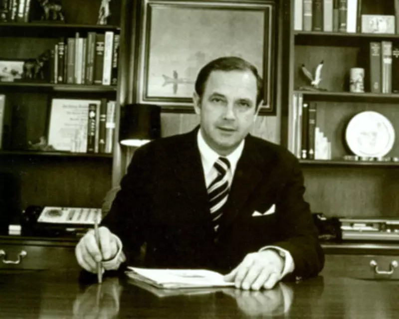 Alexander Butterfield, Nixon Aide Who Revealed Watergate Tapes, Dies at 99