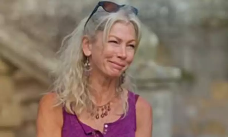 Antiques Roadshow Guest Stunned as Victorian Christmas Cards Valued at £2,000