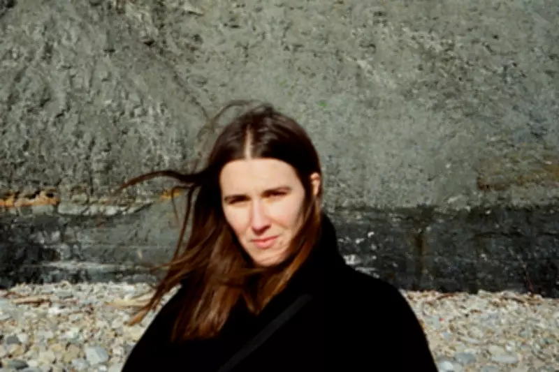 Art School Girlfriend's 'Lean In' Review: A Generous Yet Evasive Sonic Journey