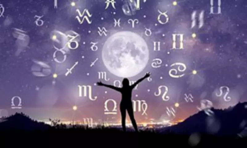 Astrological Forecast: Navigating Decision-Making Under Gemini Moon and Mars in Pisces
