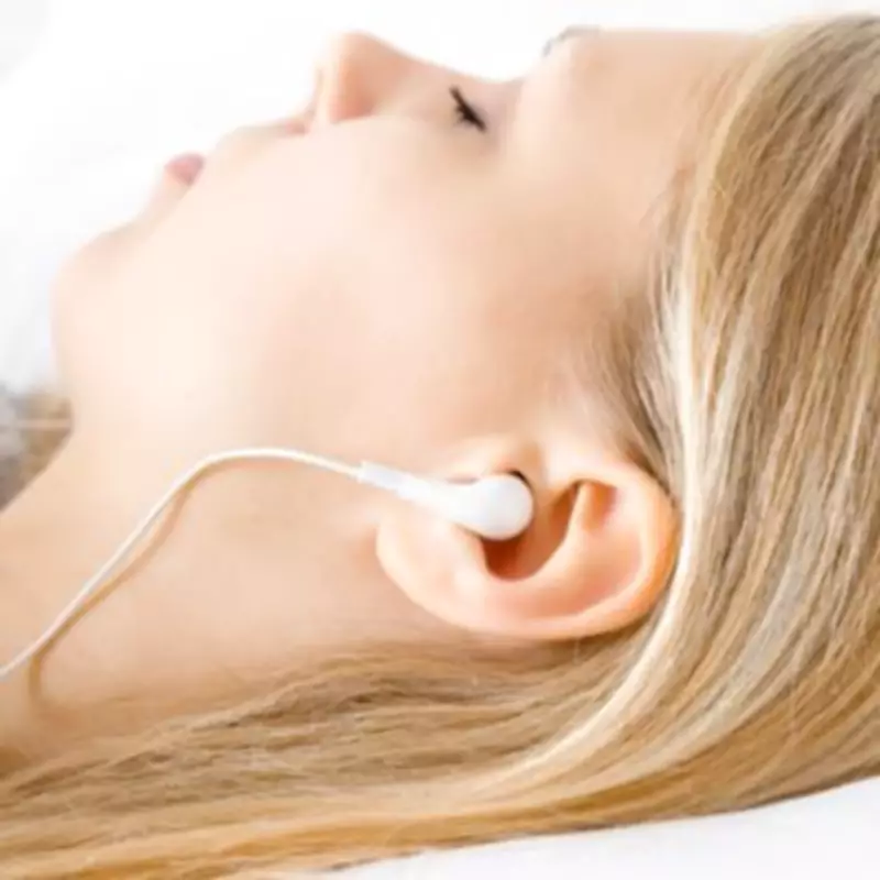 Audiologist Warns of Hidden Dangers in Sleeping with Earphones
