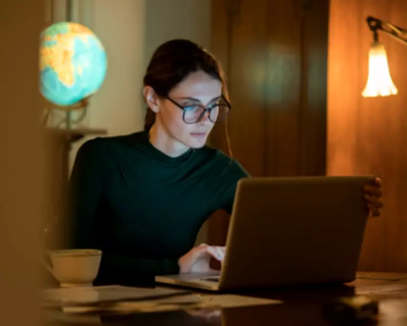 Australian Union Demands Five Weeks Leave and Four-Day Week Amid Digital Overload