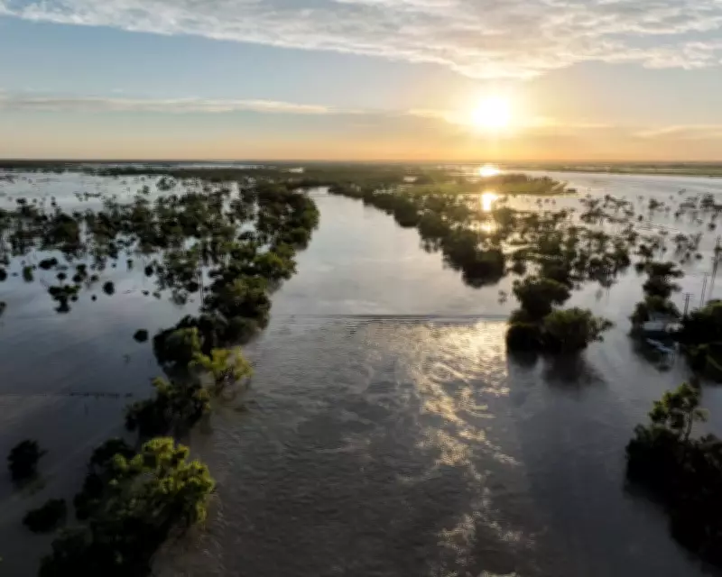 Blue-Sky Flood Threatens Longreach as Thomson River Swells to 6.12 Metres