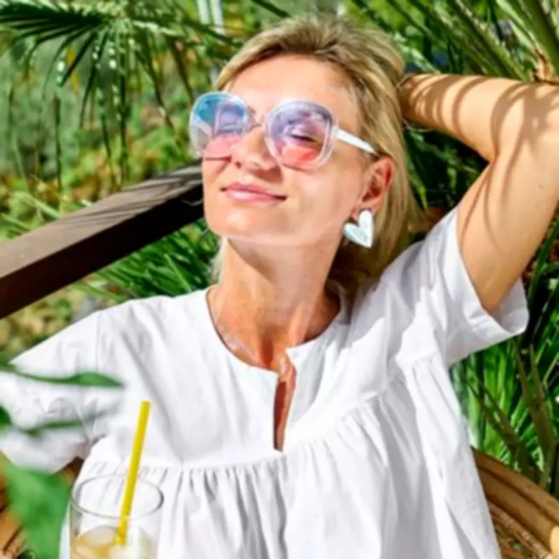 B&M's £8 Wall Art Transforms Gardens into Botanical Oasis for Spring