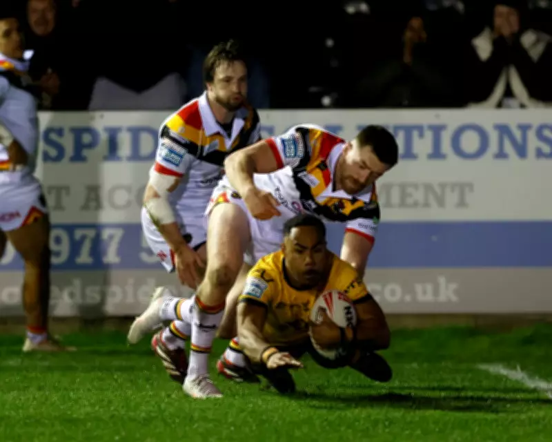 Castleford Tigers Triumph Over Bradford Bulls in High-Scoring Super League Clash