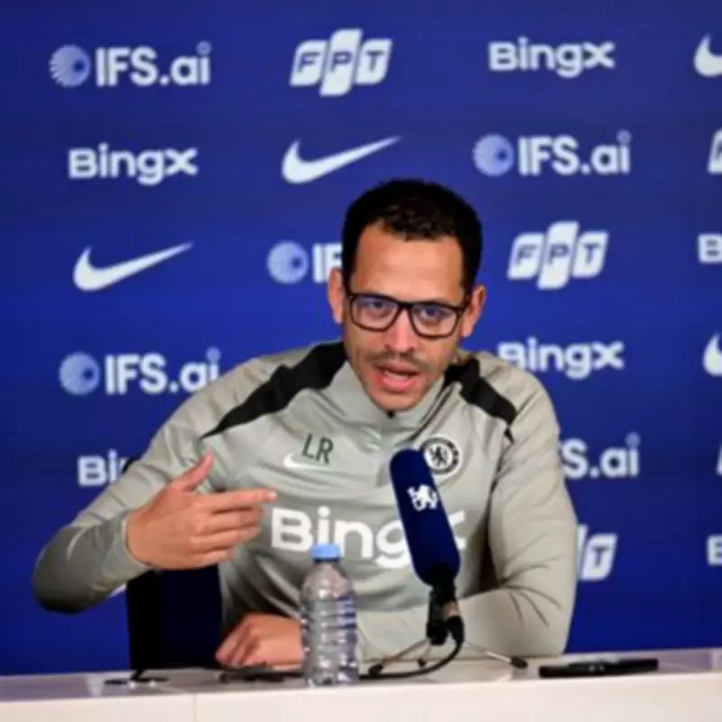 Chelsea Boss Rosenior Confirms Summer Transfer Talks Amid Palmer & Fernandez Speculation