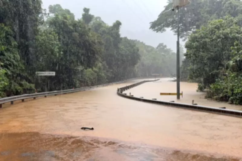 Cyclone Narelle Hits Australia, Triggering Flood Warnings and Damage