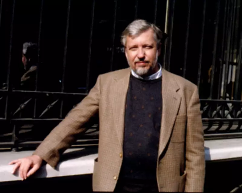 Dan Simmons, Acclaimed Author of Hyperion Cantos, Dies at 77